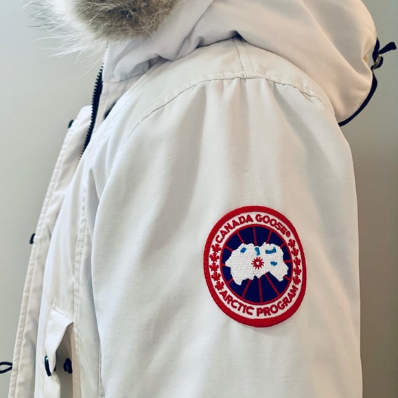 Canada Goose Kensington Parka - Picture 2 of 12